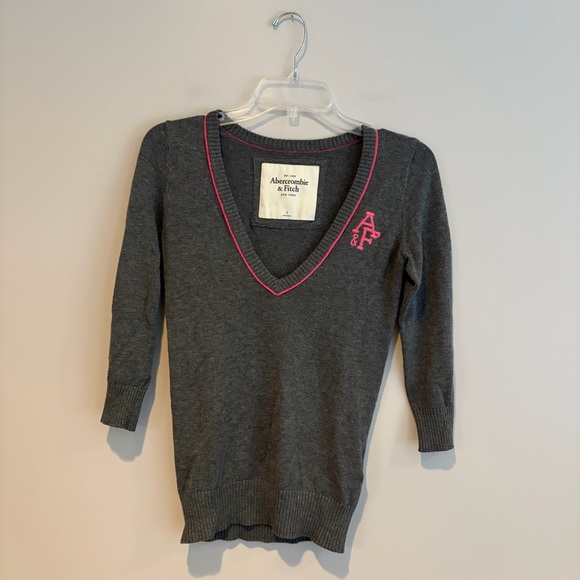 Abercrombie & Fitch Sweaters - Y2k Abercrombie & Fitch Charcoal V-Neck 3/4 Sleeve Sweater with Pink Trim Size S
